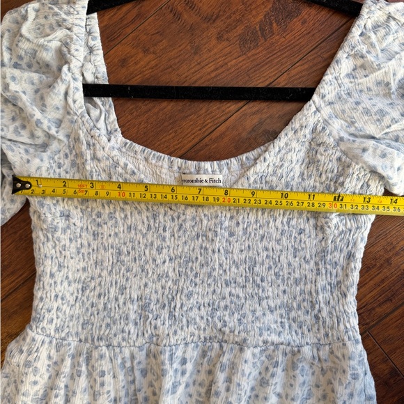 Abercrombie & Fitch Smocked Blue Floral Ditsy Midi Dress - Picture 5 of 7